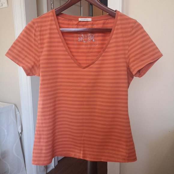 3/$20 Woolworths short sleeve v-neck top - Picture 1 of 6